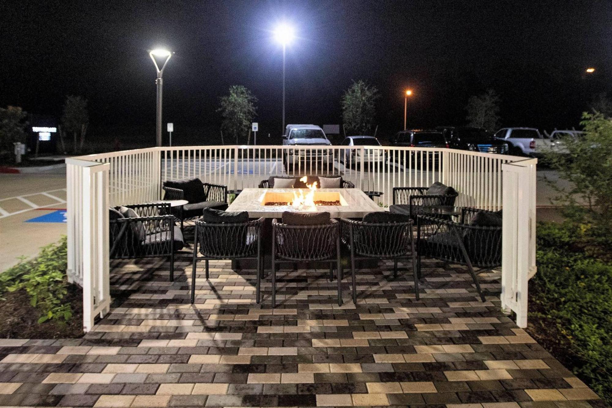 Towneplace Suites By Marriott Conroe Exterior foto