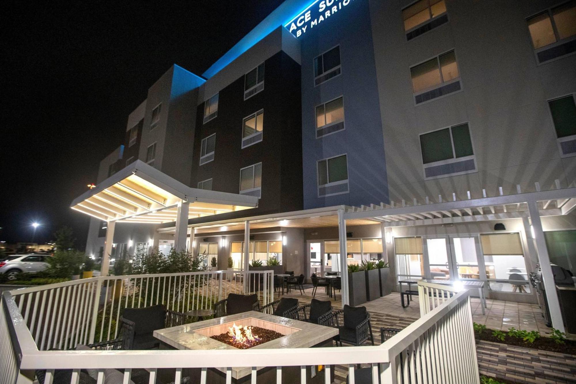 Towneplace Suites By Marriott Conroe Exterior foto